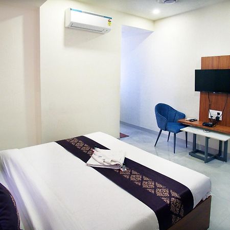 Hotel The Marion Nashik Exterior foto