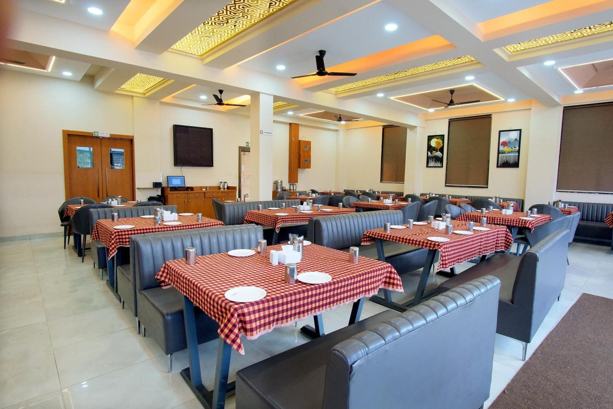 Hotel The Marion Nashik Exterior foto