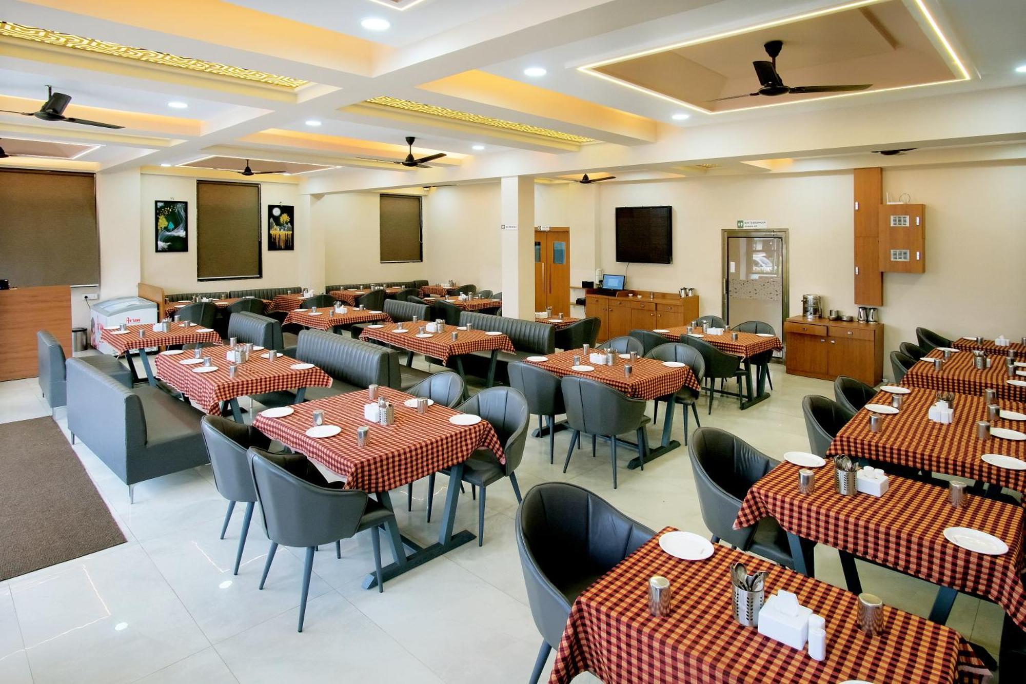 Hotel The Marion Nashik Exterior foto