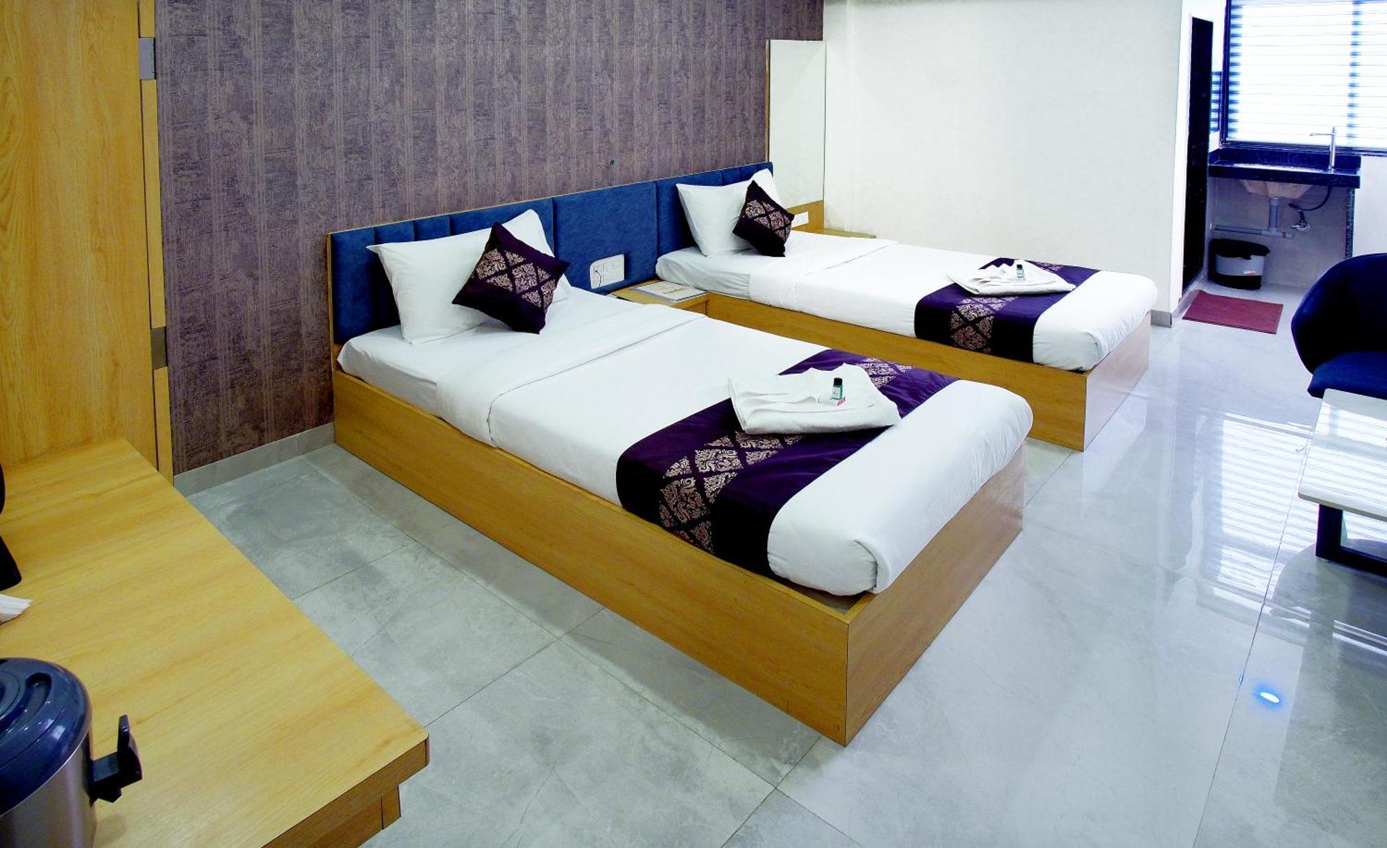 Hotel The Marion Nashik Exterior foto