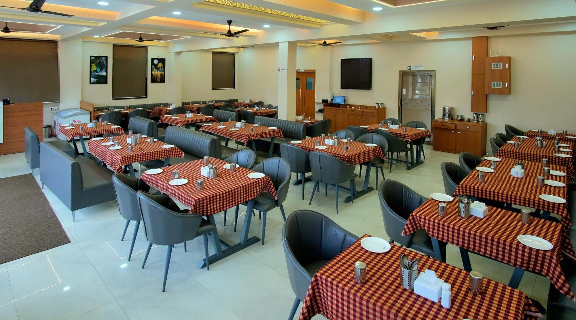 Hotel The Marion Nashik Exterior foto